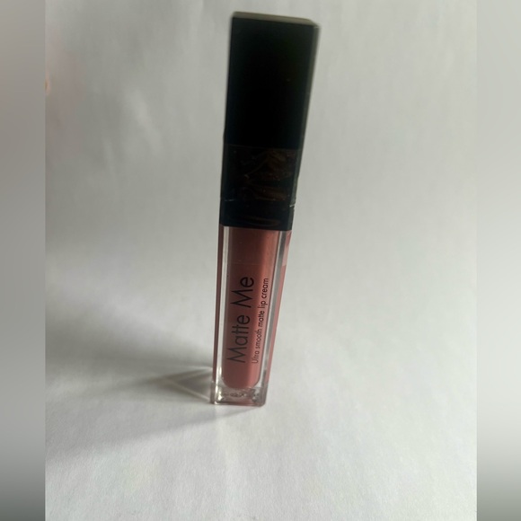 SLEEK MAKEUP Matte Me Lip Cream 6ml (0.21 fl oz) - Picture 5 of 6